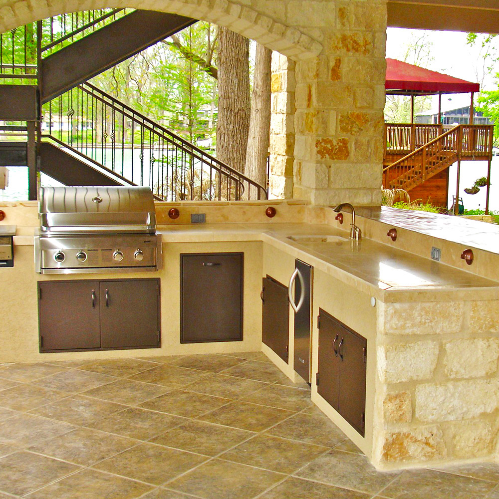 The Outdoor Kitchen